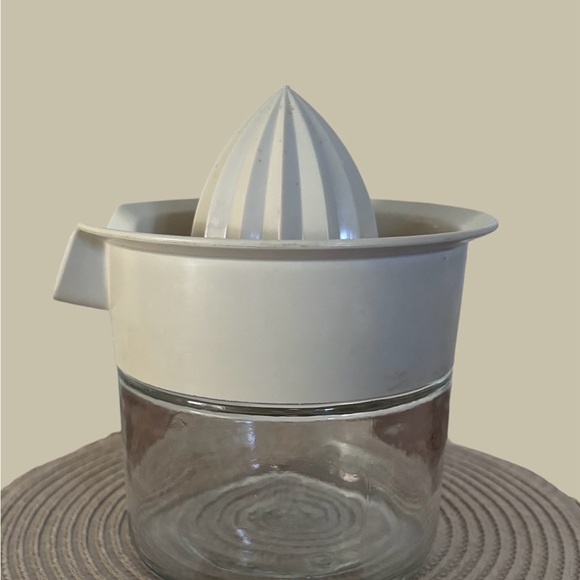 Glass Juicer-Reamer 2-cup Detachable Jar, Vintage Gemco - Picture 2 of 4